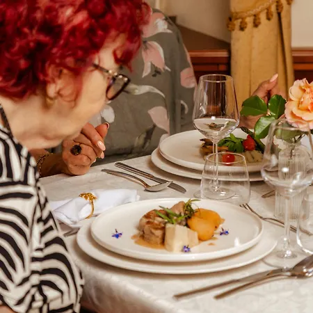 Dvorec Jeruzalem Hotel