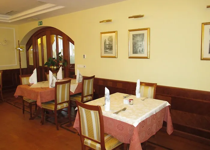 Dvorec Jeruzalem 酒店 4*